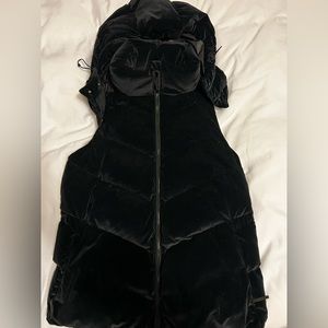 Women’s Athleta Black Velvet puffer vest w/ detachable hood. Size M